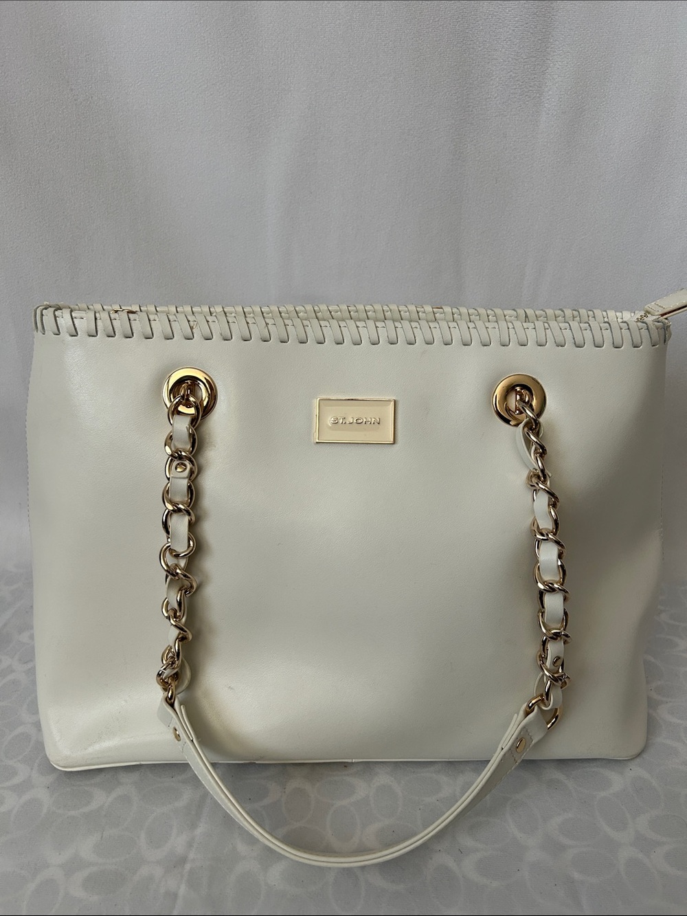 St. John Vintage Classic White Leather Shoulder Bag with Gold Chain Strap 🌹🌹